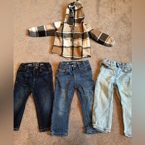 Set of 3 toddler boy jeans and hooded flannel - size 2T